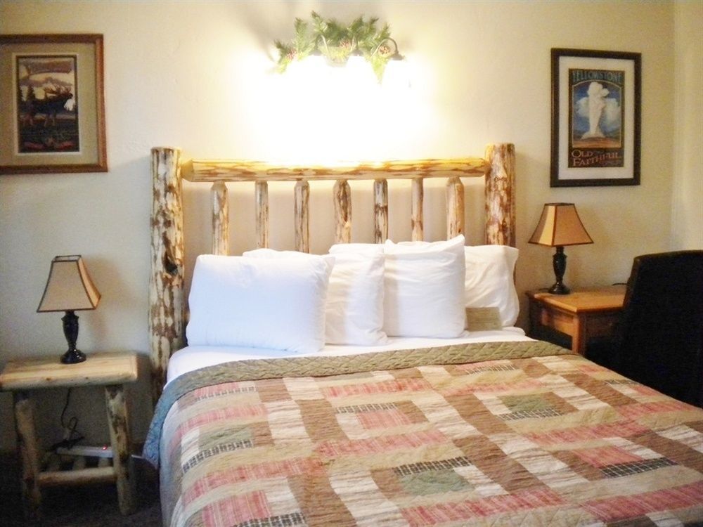 Moose Creek Inn West Yellowstone Exteriör bild