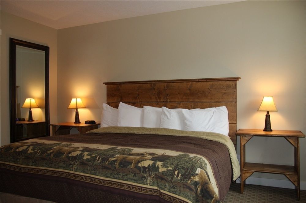 Moose Creek Inn West Yellowstone Exteriör bild