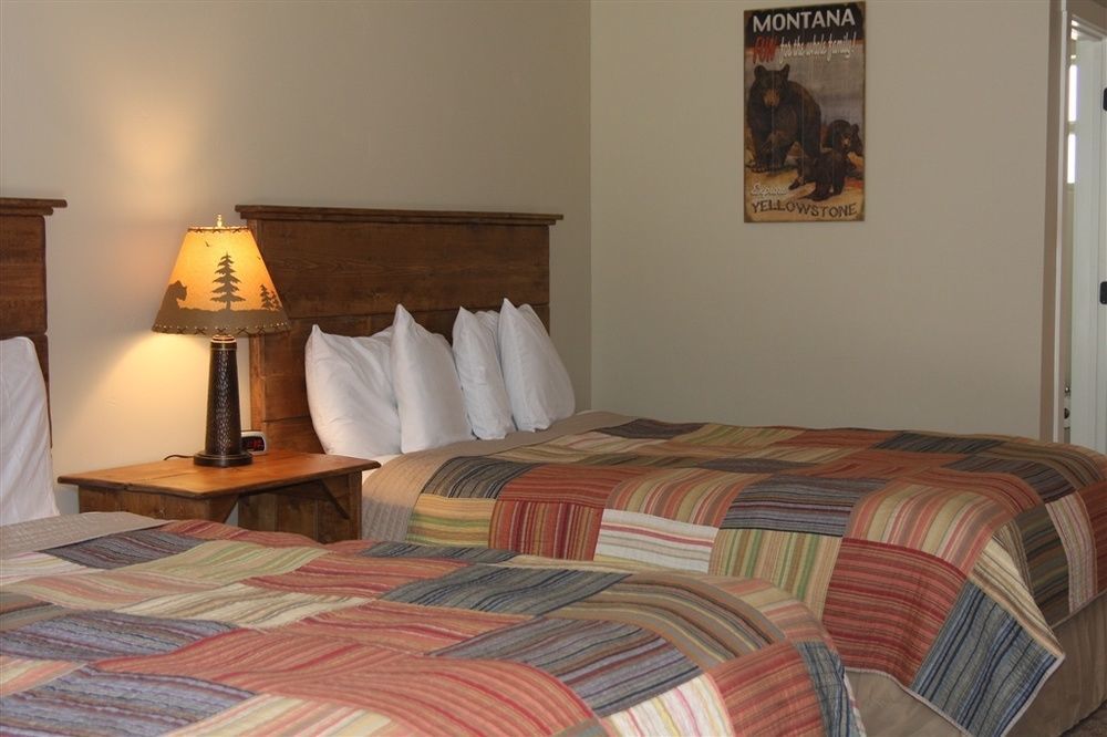 Moose Creek Inn West Yellowstone Exteriör bild