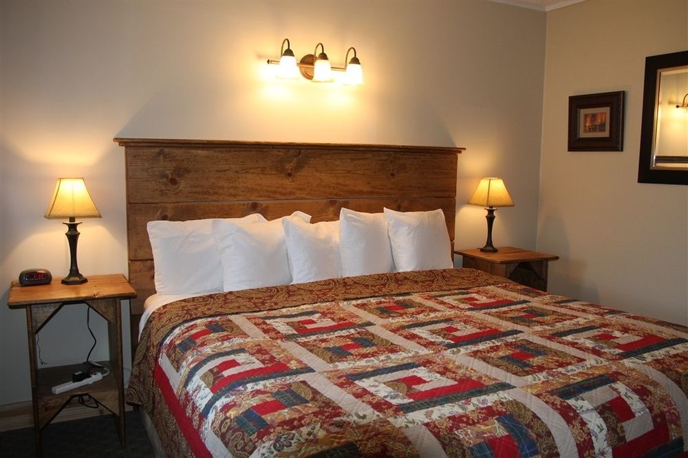 Moose Creek Inn West Yellowstone Exteriör bild