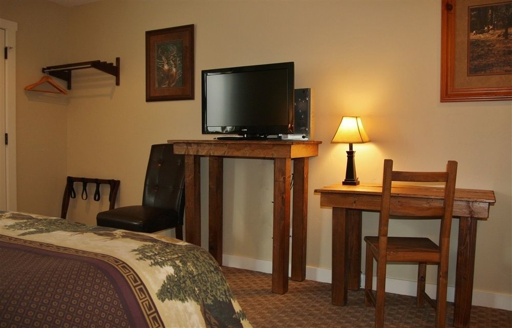 Moose Creek Inn West Yellowstone Exteriör bild
