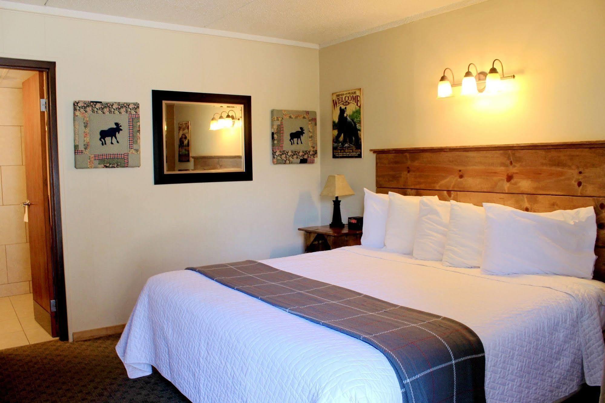 Moose Creek Inn West Yellowstone Exteriör bild