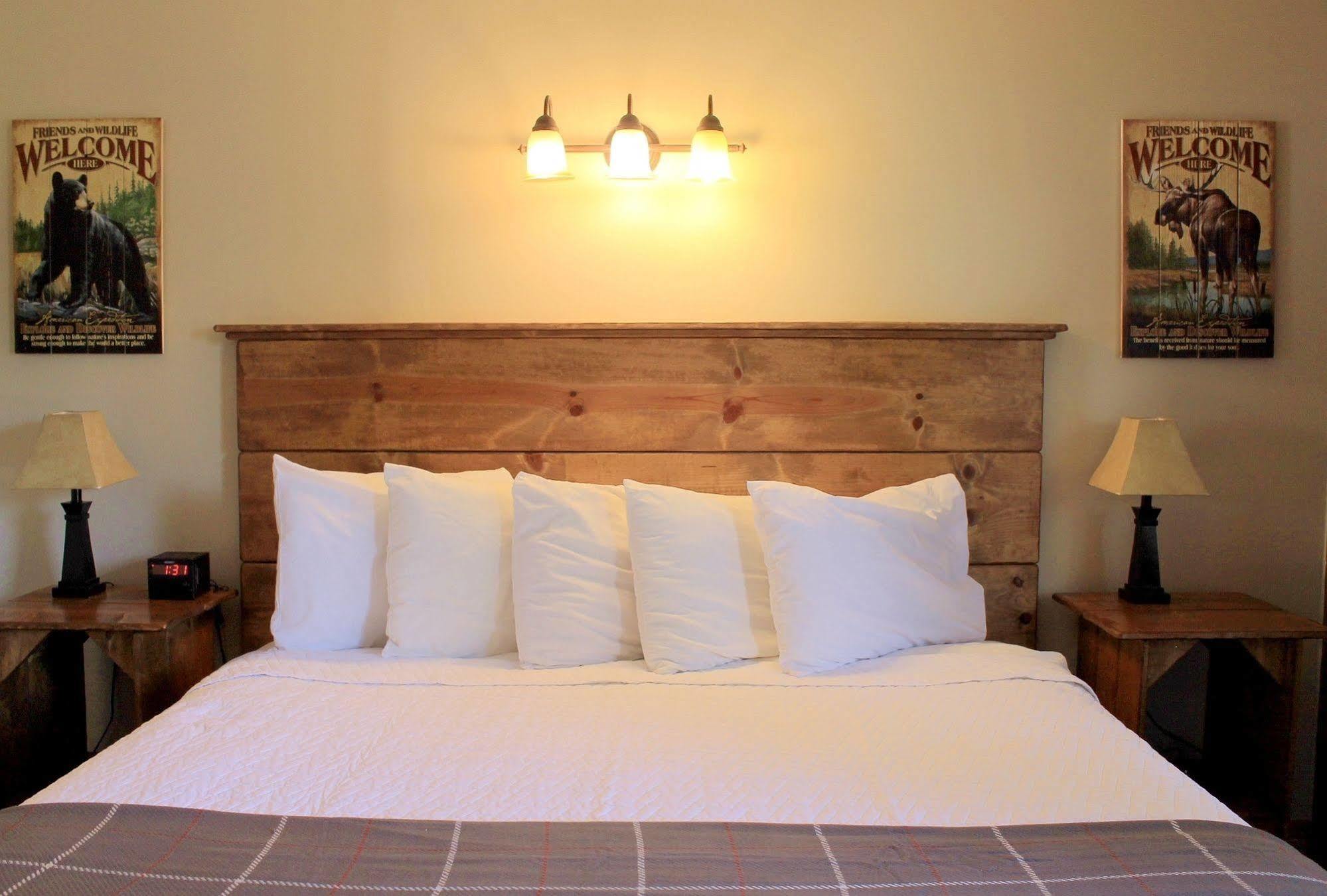 Moose Creek Inn West Yellowstone Exteriör bild