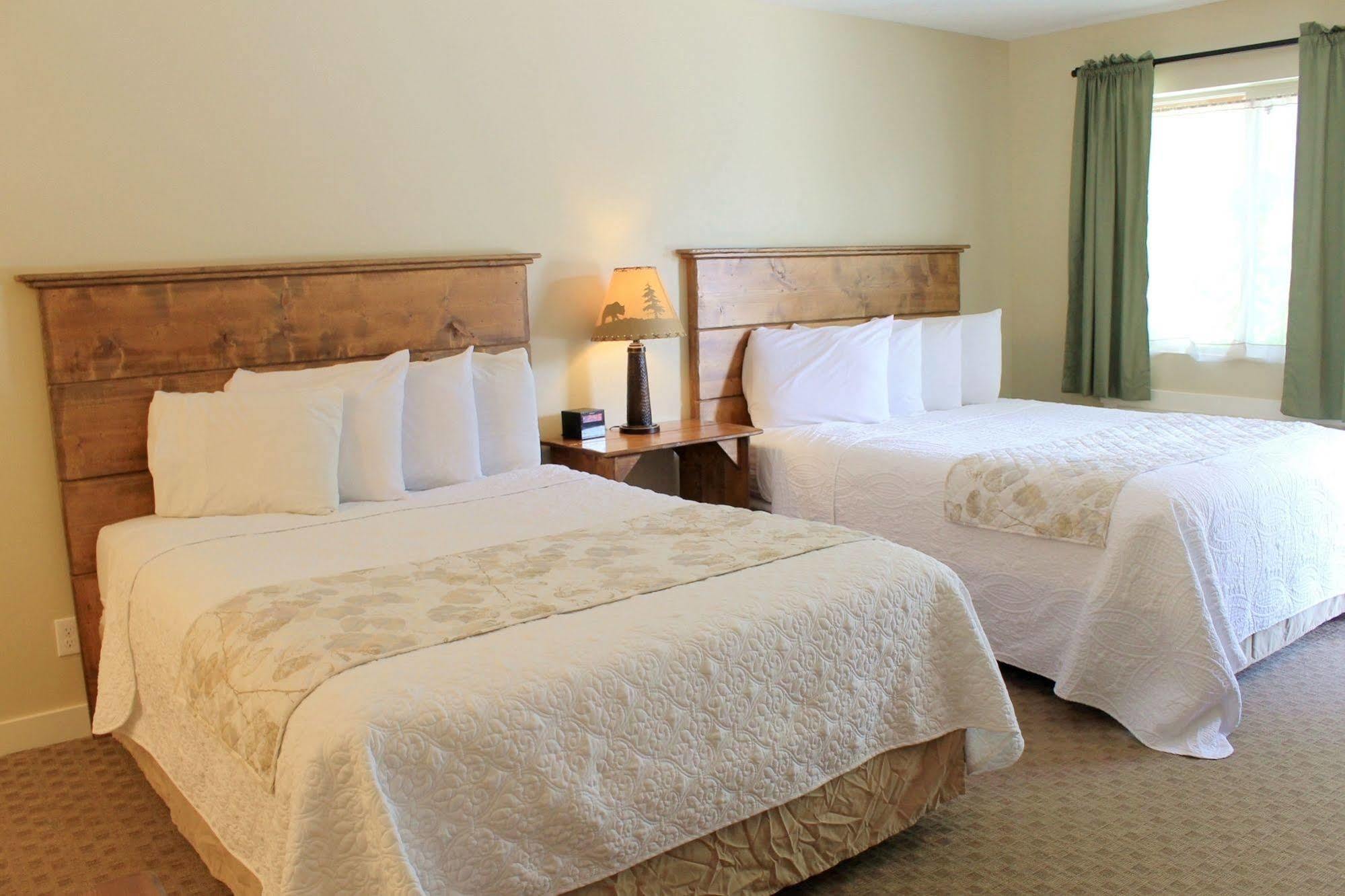 Moose Creek Inn West Yellowstone Exteriör bild