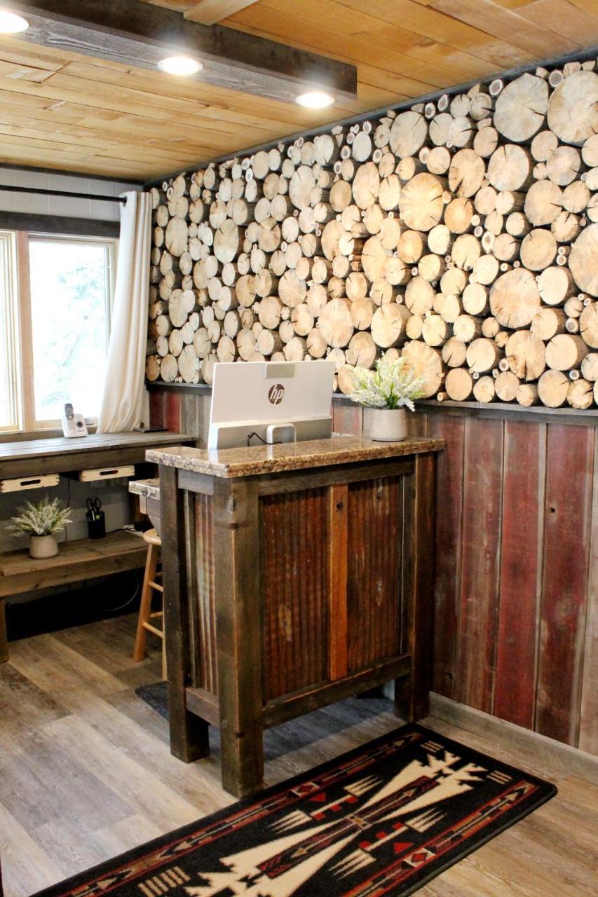 Moose Creek Inn West Yellowstone Exteriör bild