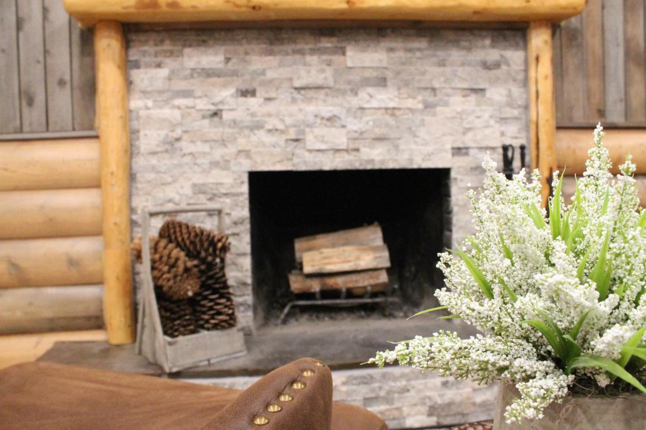 Moose Creek Inn West Yellowstone Exteriör bild